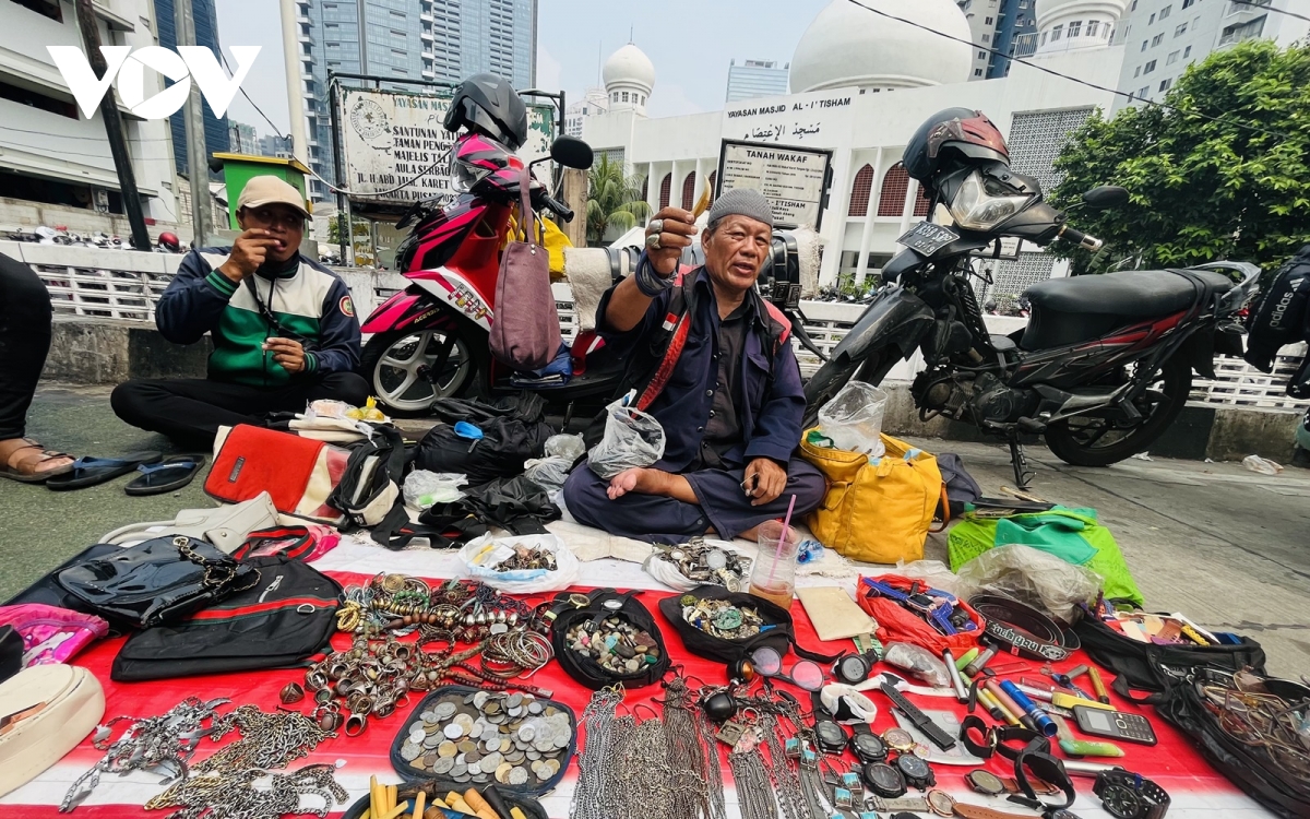 Thuốc lá, đói nghèo và cái bẫy suy dinh dưỡng vô hình tại Indonesia